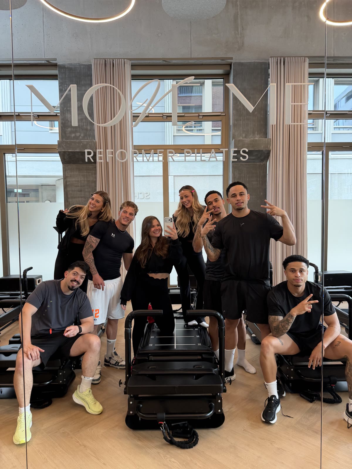Private Gruppe beim Reformer Pilates im MOVE ME Studio