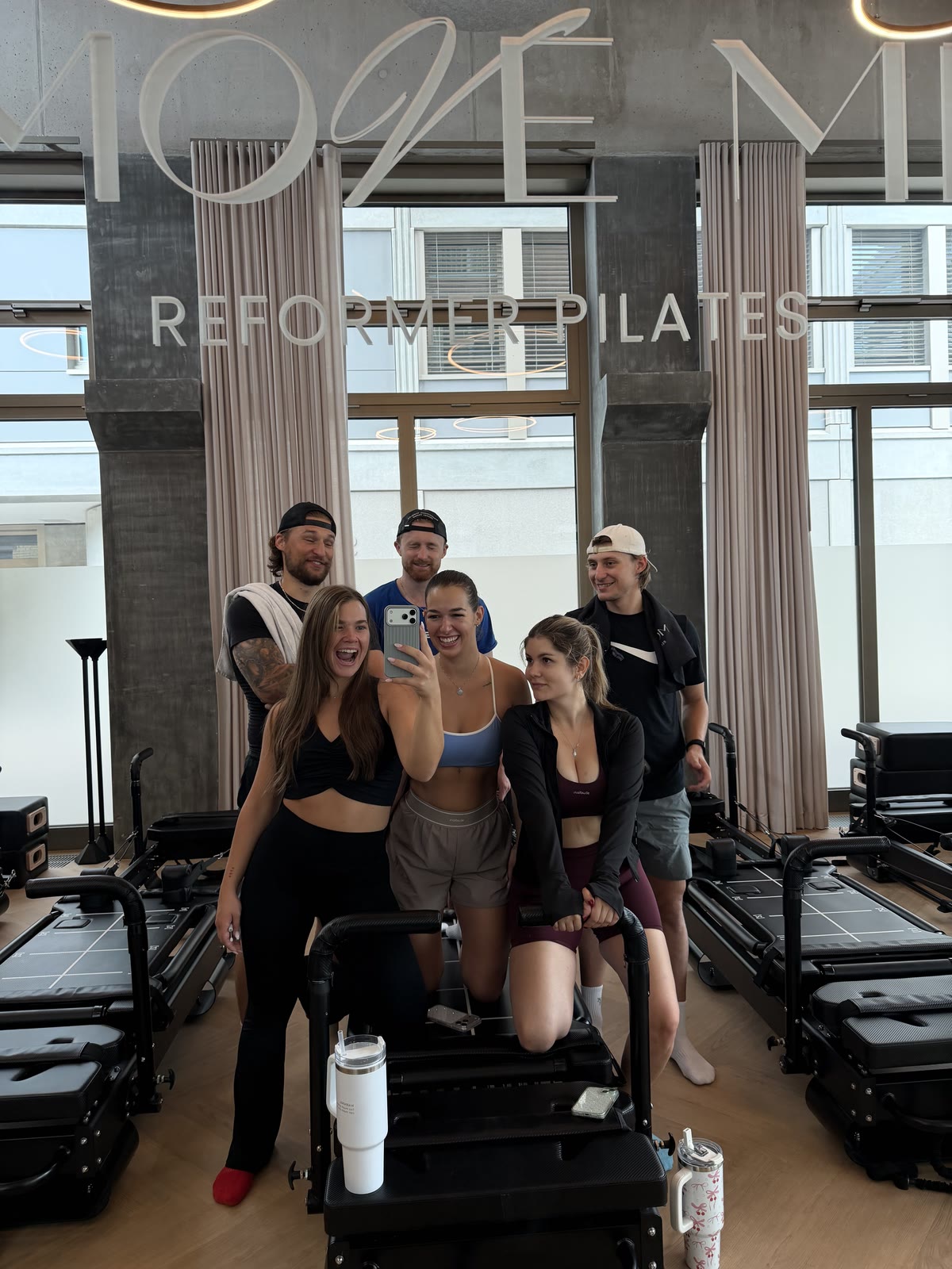 Private Gruppe beim Reformer Pilates im MOVE ME Studio