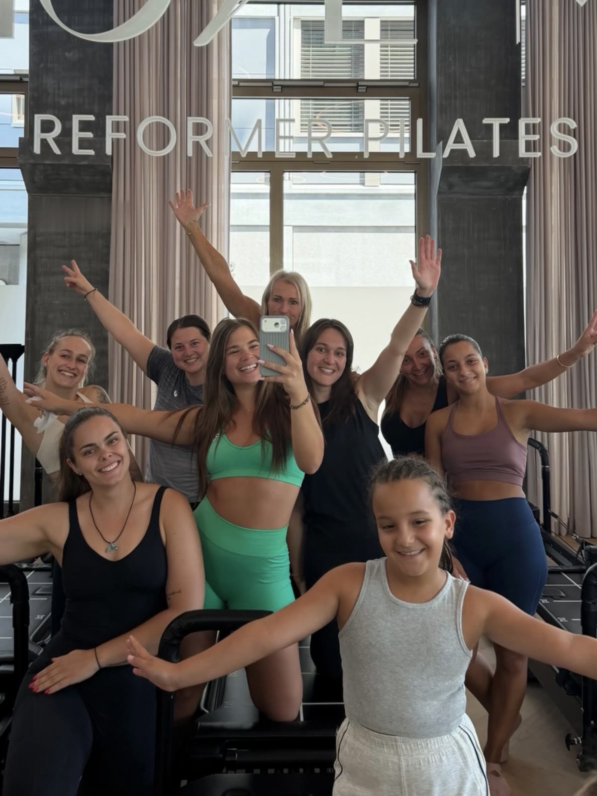 Private Gruppe beim Reformer Pilates im MOVE ME Studio