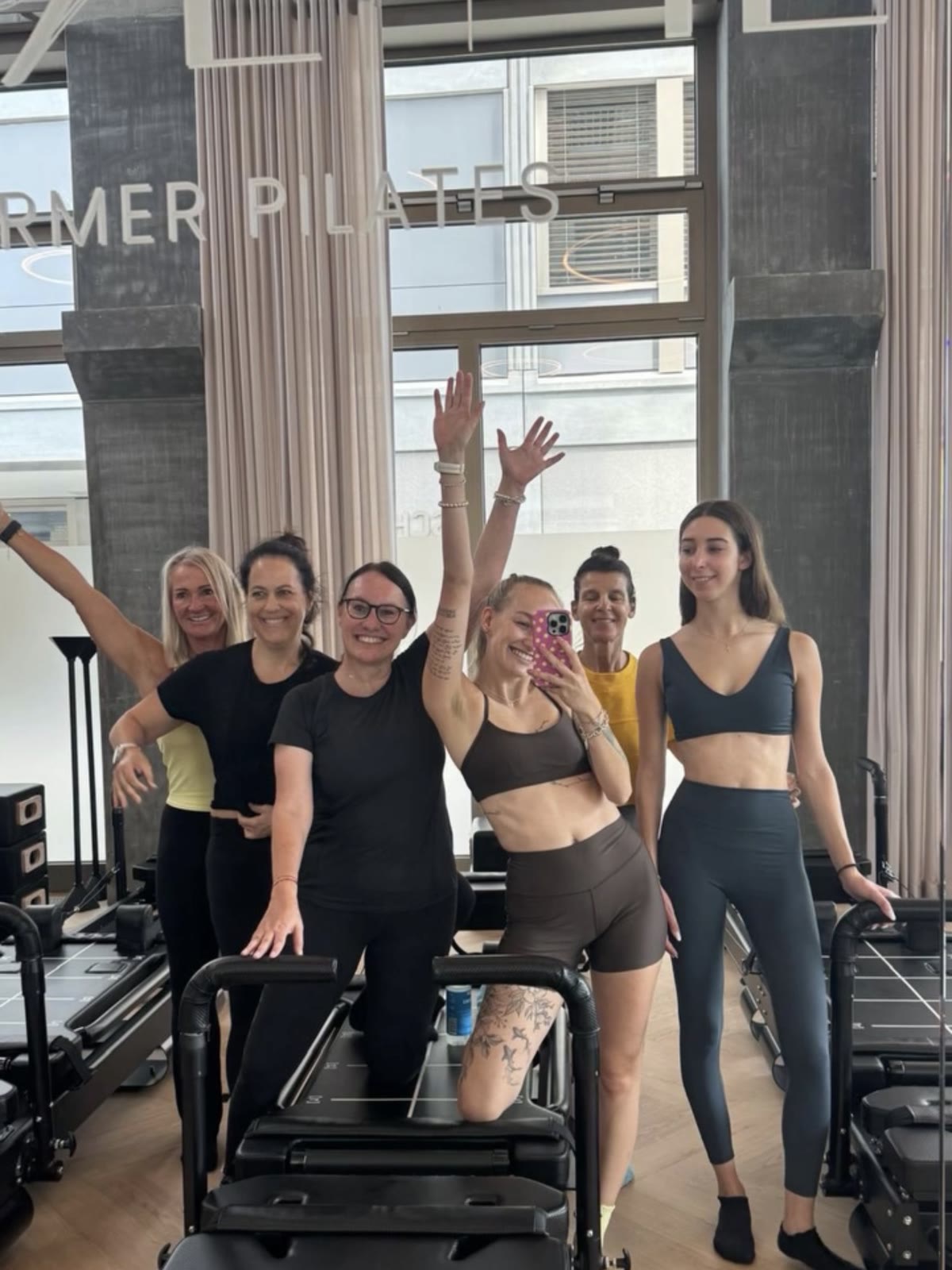 Private Gruppe beim Reformer Pilates im MOVE ME Studio